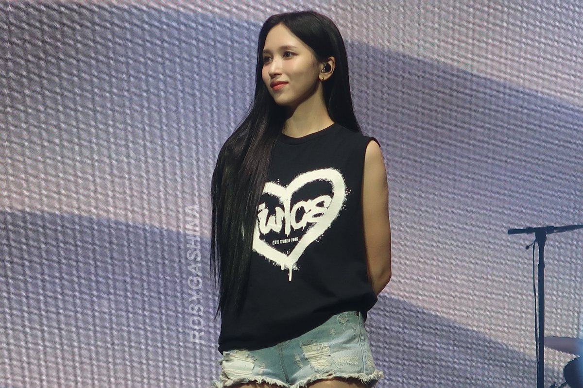 R0SYGASHINA's tweet photo. #READY_TO_BE_IN_LONDON_D1 #READYTOBE #RTBinLondon #TWICE #MINA  #TWICE_5TH_WORLD_TOUR https://t.co/bSSjzf9EXR