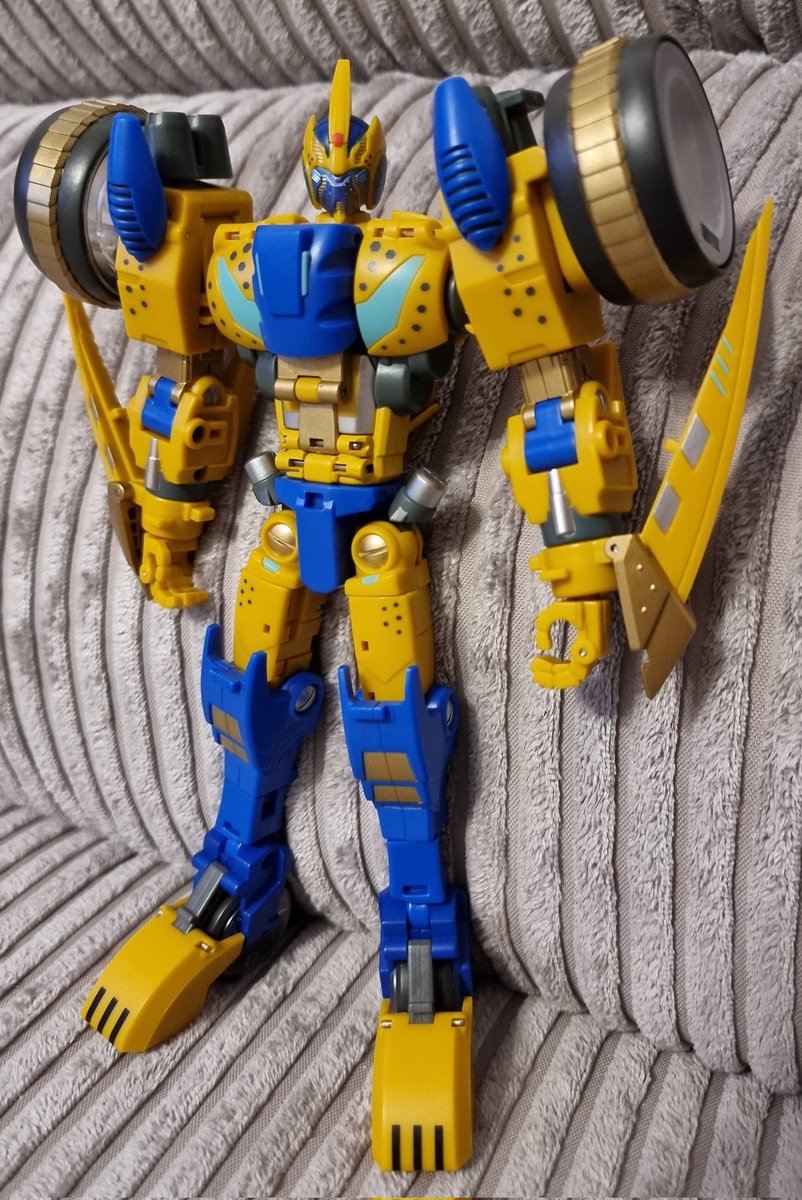 MMC Acinonyx

I still lament that Transtech never came to be. It would have been yet another bold departure from the norm that the Beast Era was so good at. Regardless, it's taken a while, but Cheetor is our first actual Transcendent Technomorph.

#transformers