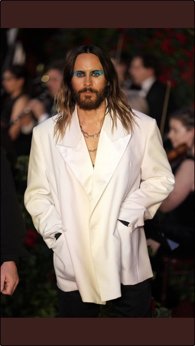 MaggotStitch's tweet photo. Jared and Sherry Leto attend the vogue world London show and obviously one! This evening! #Jaredleto #Shannonleto #2HeadedMonster #PizzaPod #LetoBrothers Fuck you Siri. I bet Shannon not Sharon https://t.co/Adk4hf8mg2