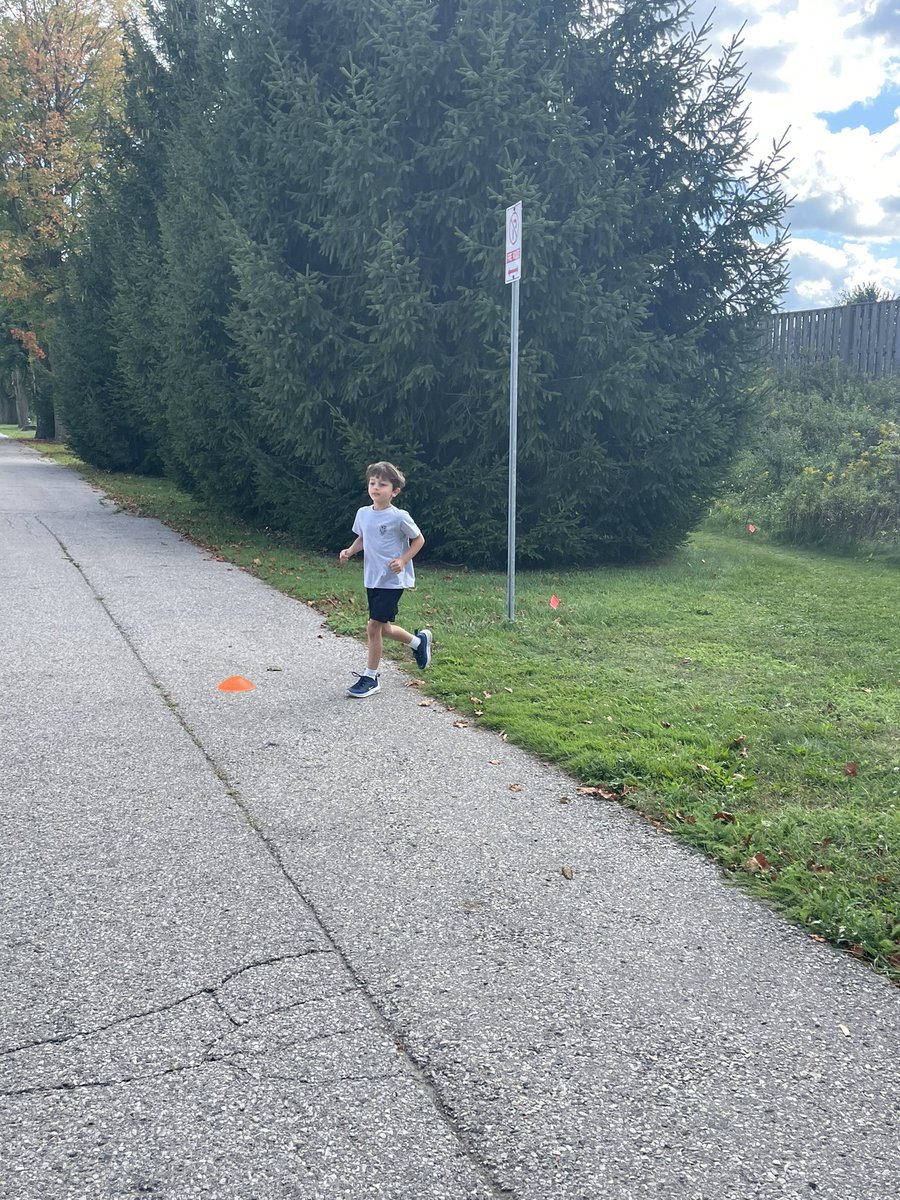 MissAPassi's tweet photo. Our cross country season is up and running! Great training everyone!! 🏃‍♀️ 🏃‍♂️ @MHLondonOntario https://t.co/cyXhfOETq7