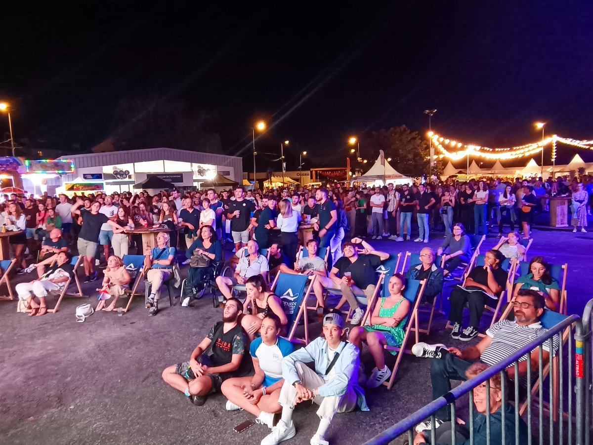 Les Palois dans l'angoisse devant le match des Bleus dans la fan zone de la Foire de #Pau #Coupedumondederugby2023 <a href="/LaRepDpyrenees/">La Rép des Pyrénées</a>