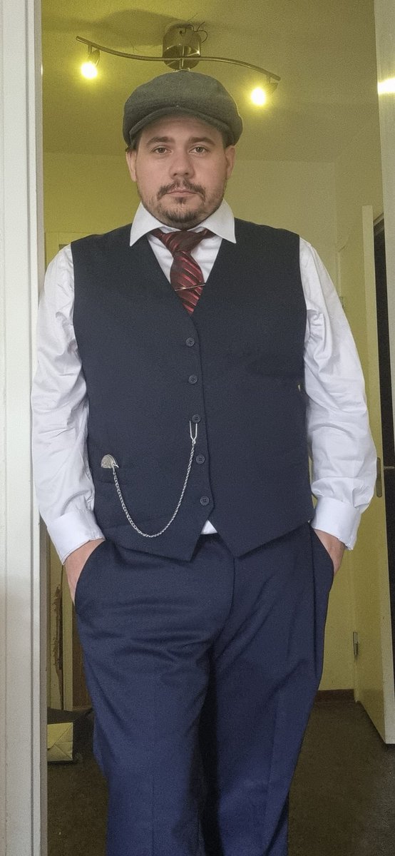MigoWgg's tweet photo. When you let yourself go then get invited to a wedding 2 months and 7 days later and have to shape up and dress up😅 Also wedding was a blast 👌  #weightloss #healthy https://t.co/oRKv8151N7