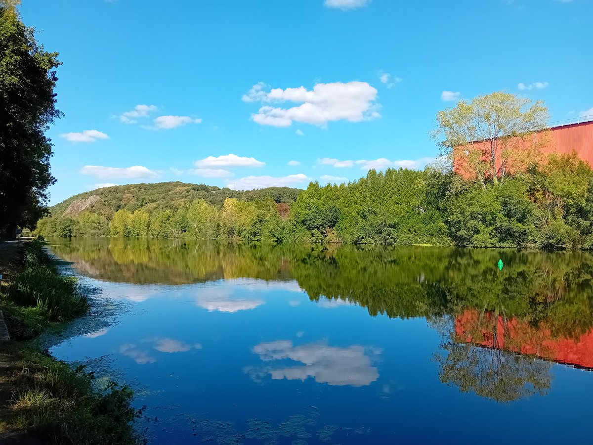 EngineeringBohr's tweet image. Ooh, la France. Cycling along la Vilaine. Surface transport only, of course #flyless