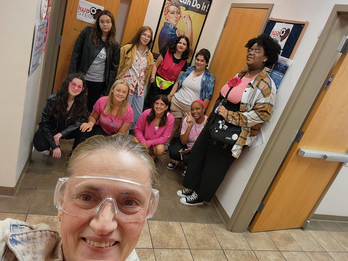 JenniferMarti26's tweet image. It is Barbie morning @iwaredknights #STEMrobotics Homeroom Homecoming
These @barbiethemovie are #STRONG and can do it !🐍🦾
💪💪💪