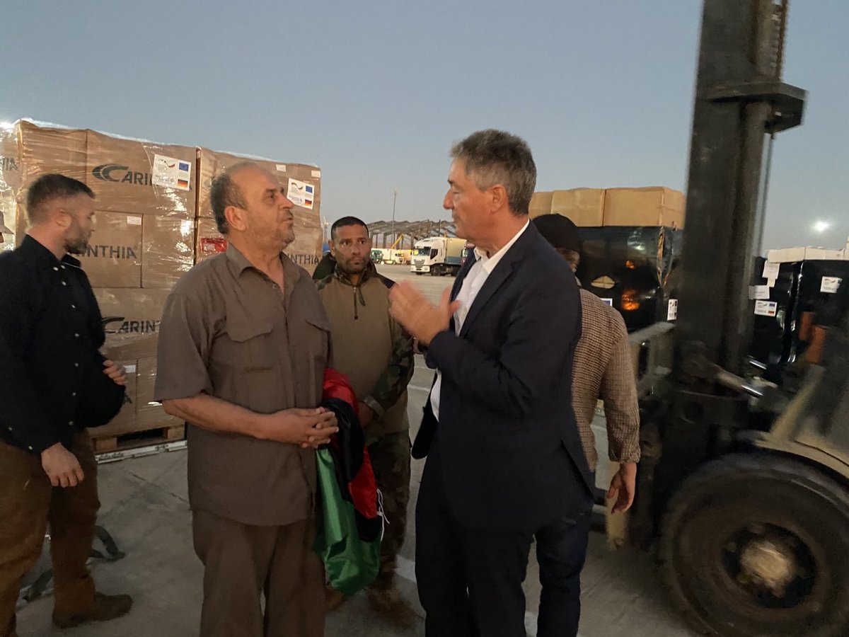 GermanAmbLBY's tweet photo. تم تسليم المساعدات القادمة من 🇩🇪في مطار بنينا #بنغازي وبدأت رحلتها إلى المدن المنكوبة في المنطقة الشرقية. نتمنى أن تساهم هذه المساعدات في إعادة بناء وتعافي المناطق المتضررة. فالعمل المشترك والتعاون الإنساني هما الطريق إلى التغلب على الصعاب وإعادة الأمل للمجتمعات المتضررة.
#ليبيا https://t.co/qE9zX3Mobc