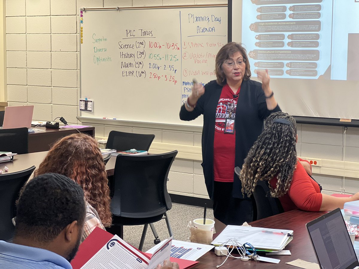 MsLilianOrozco's tweet photo. @DvilleBESL thank you for the collaboration and for bringing the data, knowledge, and strategies to our team! #JourneyToExcellence @Byrd_Middle https://t.co/yqO4QXUR5m