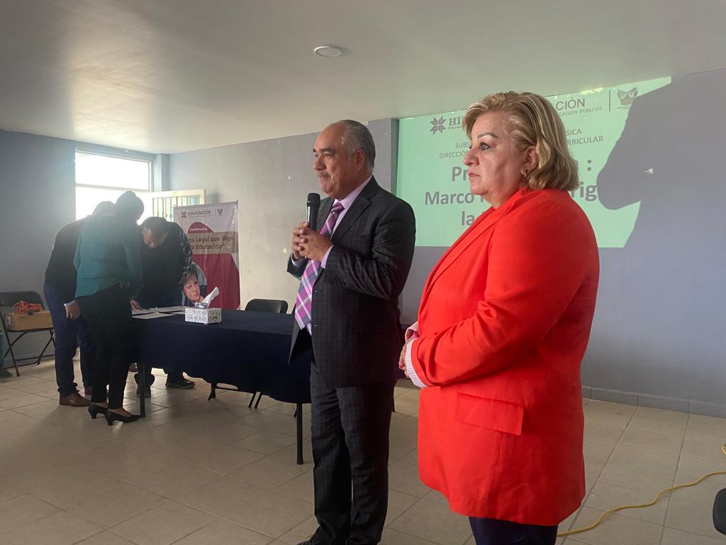 BasicaSEPH's tweet photo. La directora general #DGDC María del Rosario Ramírez Hernández, imparte conferencia magistral "Marco legal que rige a la Educación" a Directores, ATP's, PAAE, docentes en #Sector30 de la #Zona107 de #PrimariaGeneral en #Tizayuca
@natycastrejonv
#PrimeroLaEducación https://t.co/NKPl4TAbOR