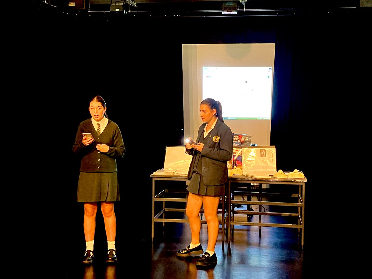 DramaUptonFCJ1's tweet image. Thank you to this amazing bunch tonight, for supporting the 🎭 drama department open evening! They wowed everyone with their musical talents! 🎤🎶 absolute superstars! 🌟🌟 #openevening2023 #musicaltheatrekaraoke 🤩🤗