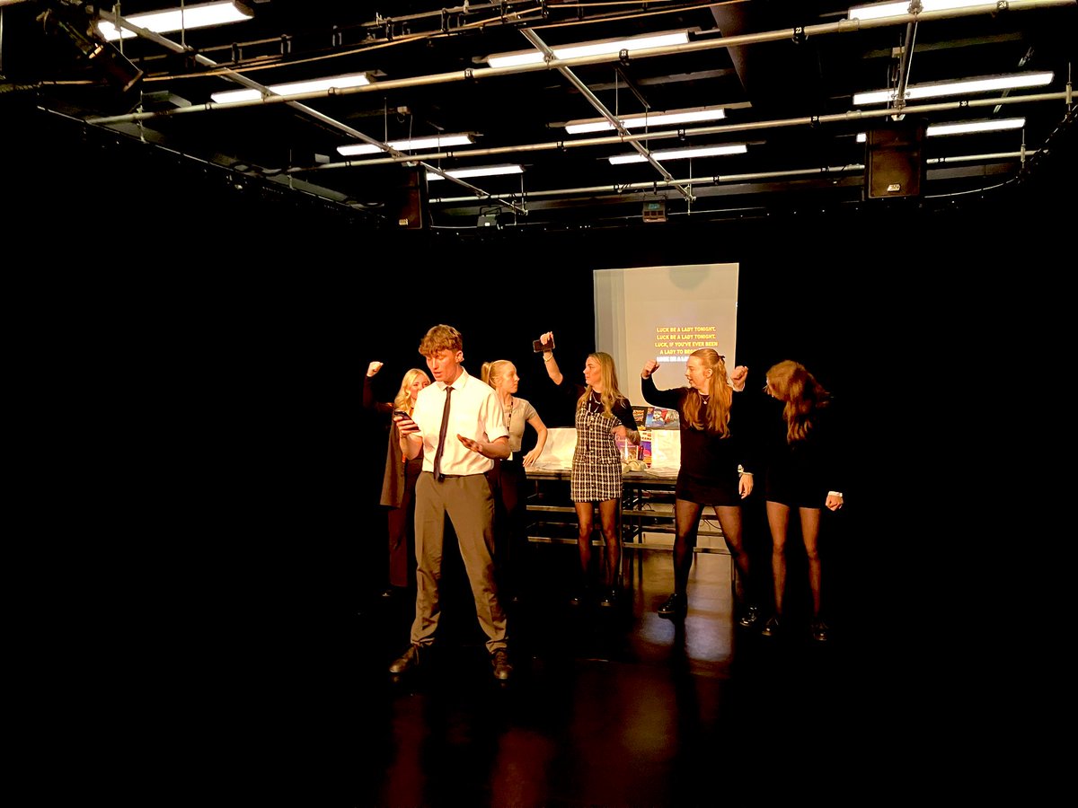 DramaUptonFCJ1's tweet image. Thank you to this amazing bunch tonight, for supporting the 🎭 drama department open evening! They wowed everyone with their musical talents! 🎤🎶 absolute superstars! 🌟🌟 #openevening2023 #musicaltheatrekaraoke 🤩🤗