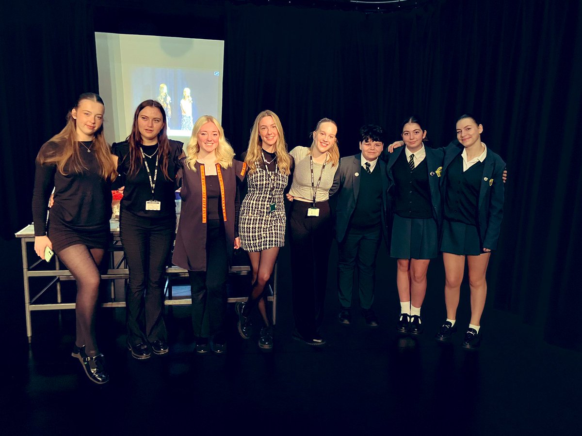 DramaUptonFCJ1's tweet image. Thank you to this amazing bunch tonight, for supporting the 🎭 drama department open evening! They wowed everyone with their musical talents! 🎤🎶 absolute superstars! 🌟🌟 #openevening2023 #musicaltheatrekaraoke 🤩🤗