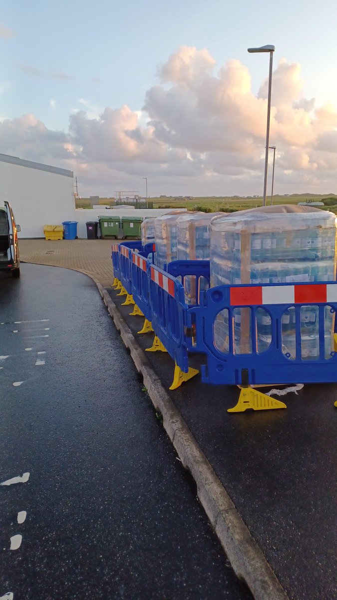 scottish_water's tweet photo. #Benbecula #HS7 & #SouthUist #HS8 update:
A bottled water distribution point is now in operation at at the new Balivanich Primary School; (HS7 5LA). For the latest full update, please visit: https://t.co/OUzdpZYlqo https://t.co/qv2rwn6wua
