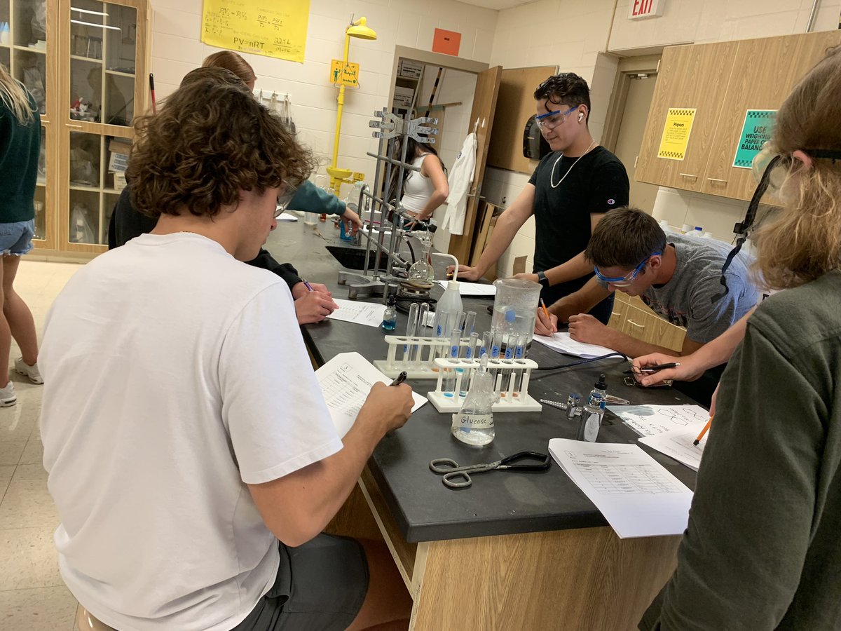 rbwhitey's tweet photo. Dual credit Biology and Anatomy classes are learning how to test for carbohydrates, lipids, and proteins today! @ReedsSpringHS @OTCedu https://t.co/UUECPFF7pV