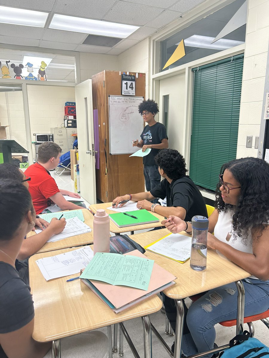 Liz Diaz tweet media