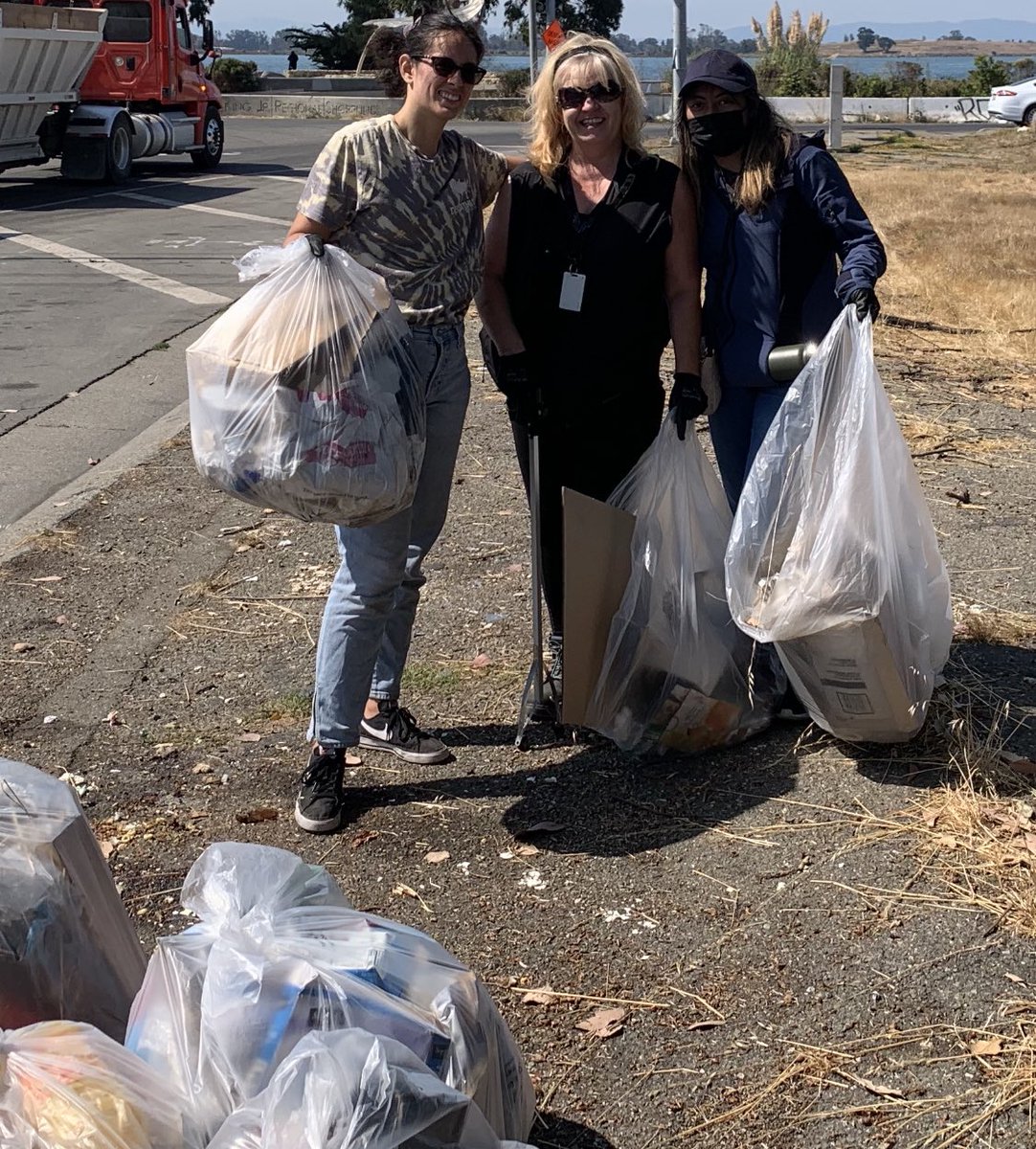 Big Shout Out to these young ladies from <a href="/DecathlonUSA/">Decathlon America</a>  Oakland,Ca. 

I came across these three ladies picking up litter today. They volunteered because they work in the area and noticed how horrible it looked. 

We need more of this. Thank you ladies! 
#socialresponsibility