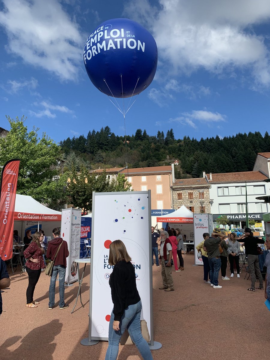 DTPE2607's tweet photo. Avec @PE_Privas Une belle réponse de proximité ce jour avec la Place de l #emploi et de la #formation au ⁦@lecheylard⁩ . 16 entreprises présentes , nos partenaires et 130 personnes vues sur la matinée . ⁦⁦@poleemploi_ara⁩ ⁦@jadorliat⁩ ⁦@Prefet07⁩ https://t.co/ySRpsC2m94