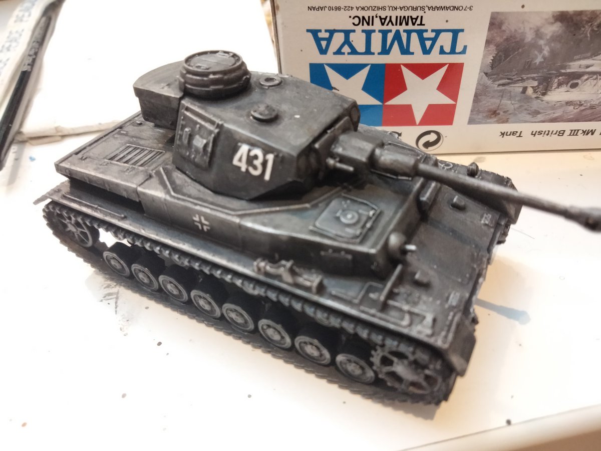 Finished up this Panzer 4! Pleased with how it's some out. The decals numbers had to be placed individually, so were a bit of a struggle, but we got there in the end.

#wargaming #boltaction #chainofcommand #spreadthelard #minipainting