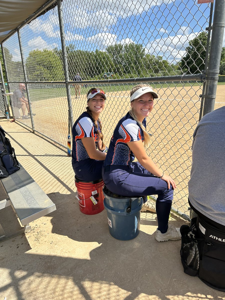 HaylieSchmidt1's tweet photo. Happy birthday to @MarthaM2023 !!! Have the best day!! Miss you 🤍🤍 https://t.co/vg9o5YdJ0I