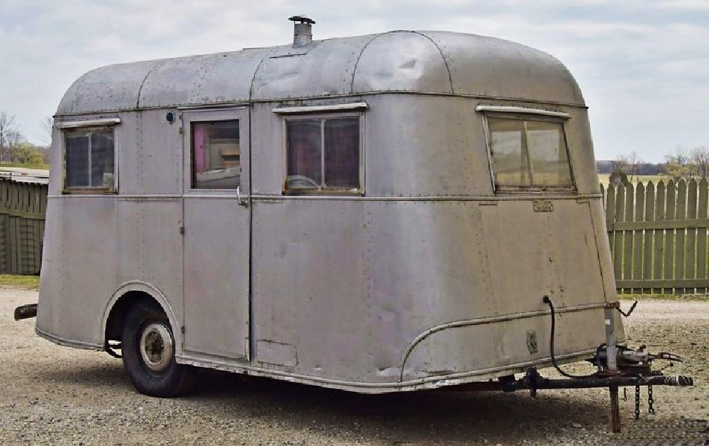 UltimativCars's tweet photo. (Background knowledge)

The #PierceArrow #Model1245/#Twelve-45 (1934-36) was made in a total of 875 units; from '36, P-A introduced the #Travelodge #Travel-#trailer (1936/37: 450 u.) in 3 lengths:

[2] #ModelA (#19ft: 105 u.)
[3] #ModelB (#16ft: 325 u.)
[4] #ModelC (#13ft: 20 u.) https://t.co/XisNf7syDf