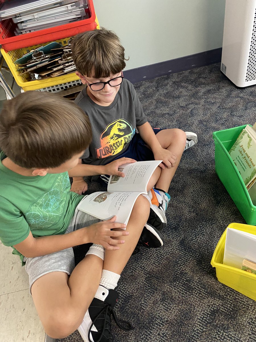 MrsConnor14's tweet image. Rooms 202 &amp;amp; 214 started book buddies today! 📚 Look at these reading rockstars! 📖🌟 #memupton #mursd
