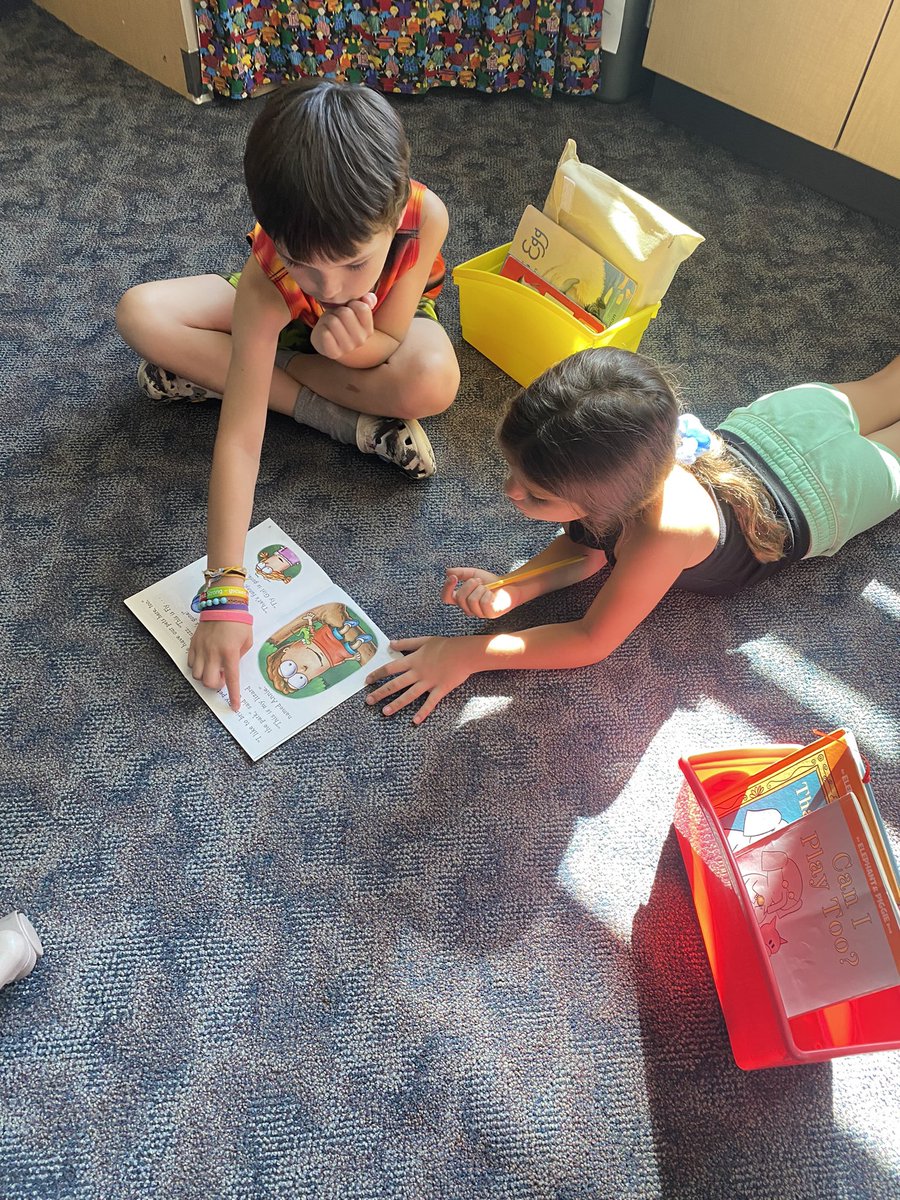 MrsConnor14's tweet image. Rooms 202 &amp;amp; 214 started book buddies today! 📚 Look at these reading rockstars! 📖🌟 #memupton #mursd