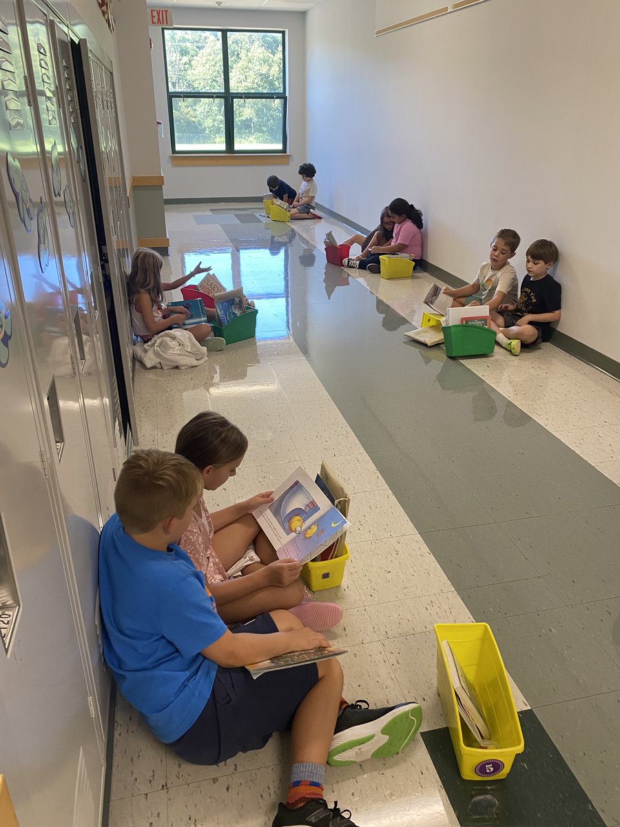 MrsConnor14's tweet image. Rooms 202 &amp;amp; 214 started book buddies today! 📚 Look at these reading rockstars! 📖🌟 #memupton #mursd