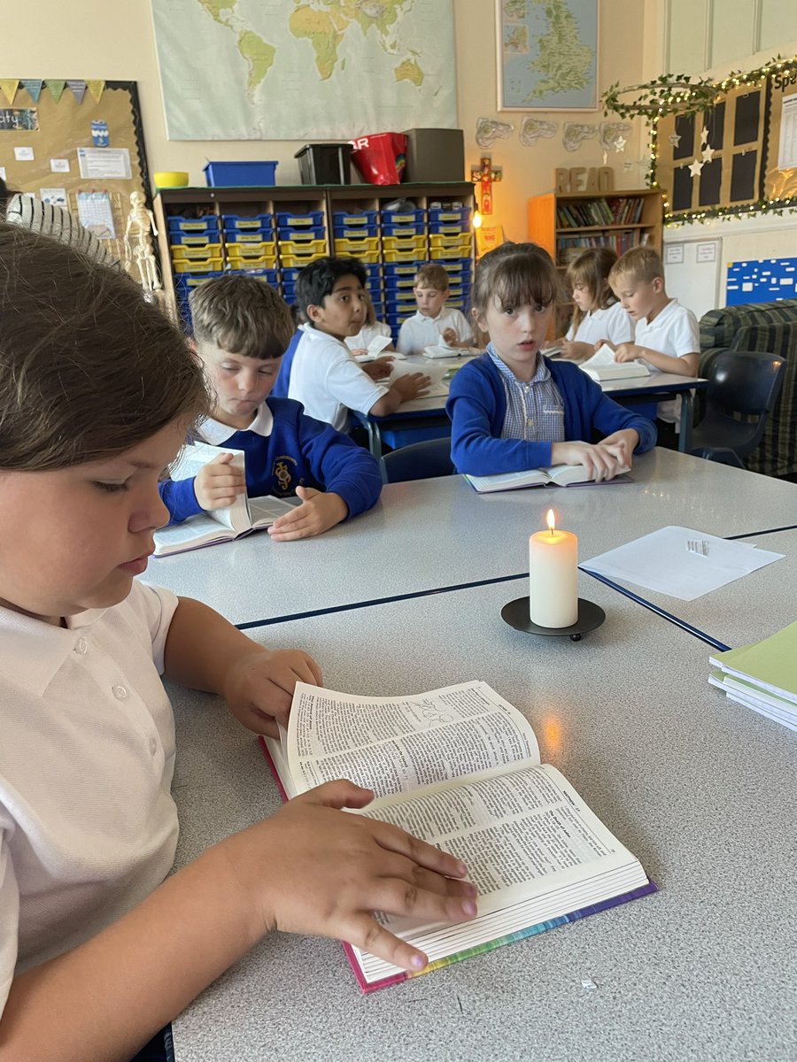 stjosephskly's tweet photo. Learning how to use our Holy Bible today in RE #OakClassRule https://t.co/qW2Oa5BtR2
