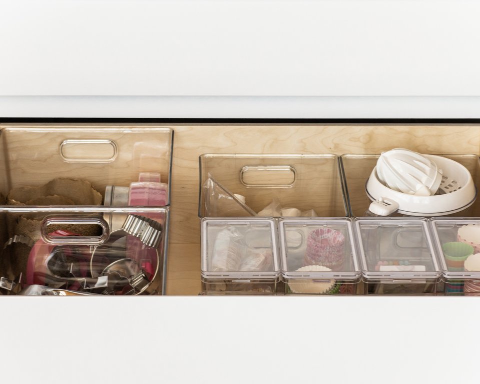 TheNimbleNest's tweet image. B A K E D / 🧁 From cookies, to cakes, + candies - oh my! We love creating a space for a client&apos;s to create - especially when it comes to sweets. The @idlivesimply bins + canisters help us contain the chaos! 

📸 @public311design for #thenimblenest
.
.
.
.
. 
#kitchendesign #kitc