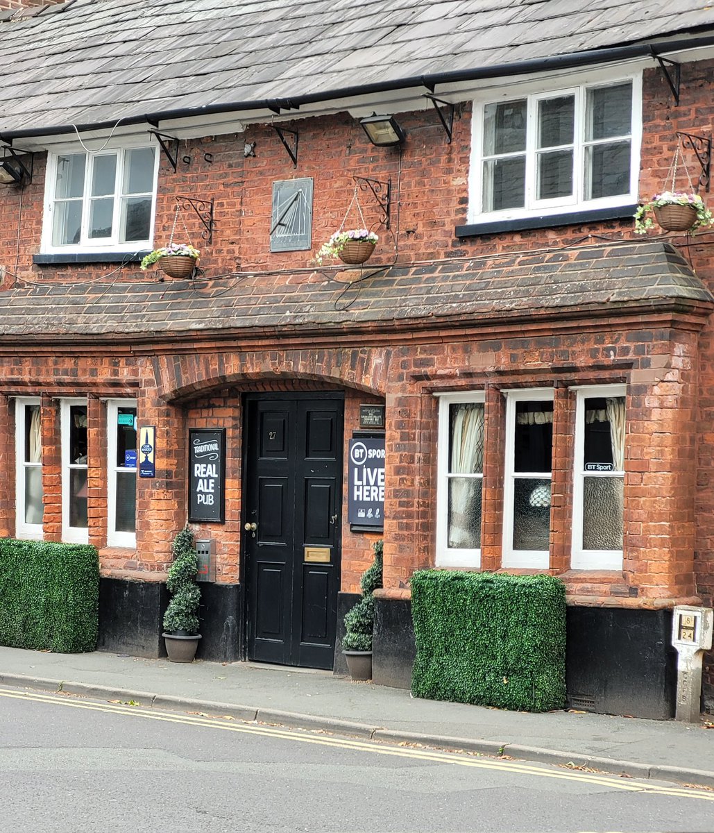 And just as I said "Goodbye" to my guests, and packed up to leave, the lights in our section of the pub flickered off and on, as if in acknowledgement!

#ghost #ghostwalk #spooky #knutsford #Alderley #Chester #Northwich #Manchester #spookytours #Moneypenny 

@sceneinknutsford