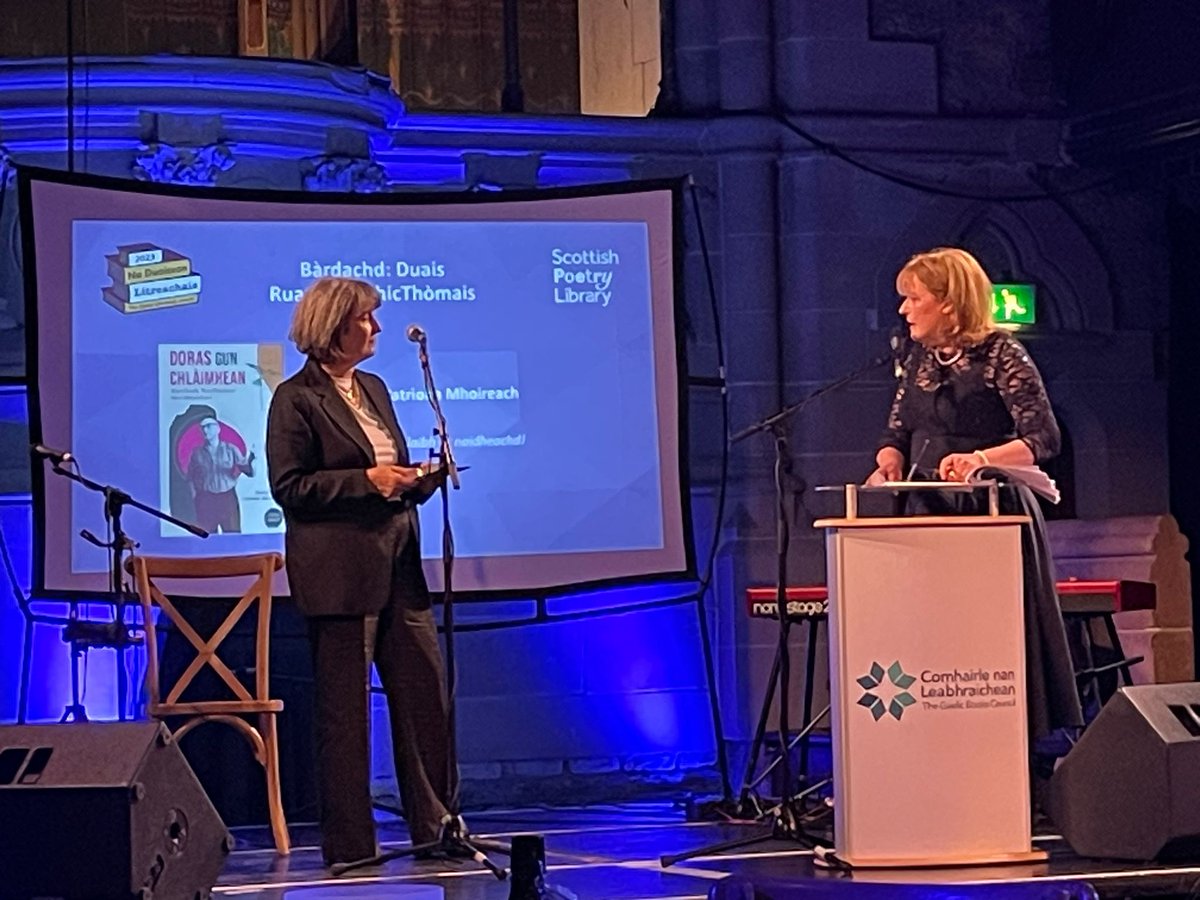 AcairBooks's tweet photo. DUAIS EILE!! 😮An trupsa, Catriona Mhoireach a choisinn Duais Ruaraidh MhicThòmais airson Leabhar Bàrdachd le 'Doras gun Chlàimhean'! 🎉 Mealaibh ur naidheachd a Chatriona! 

#NaDuaiseanLitreachais2023 #Gàidhlig #Acair #DuaisLit23 https://t.co/BAlH7gbauD