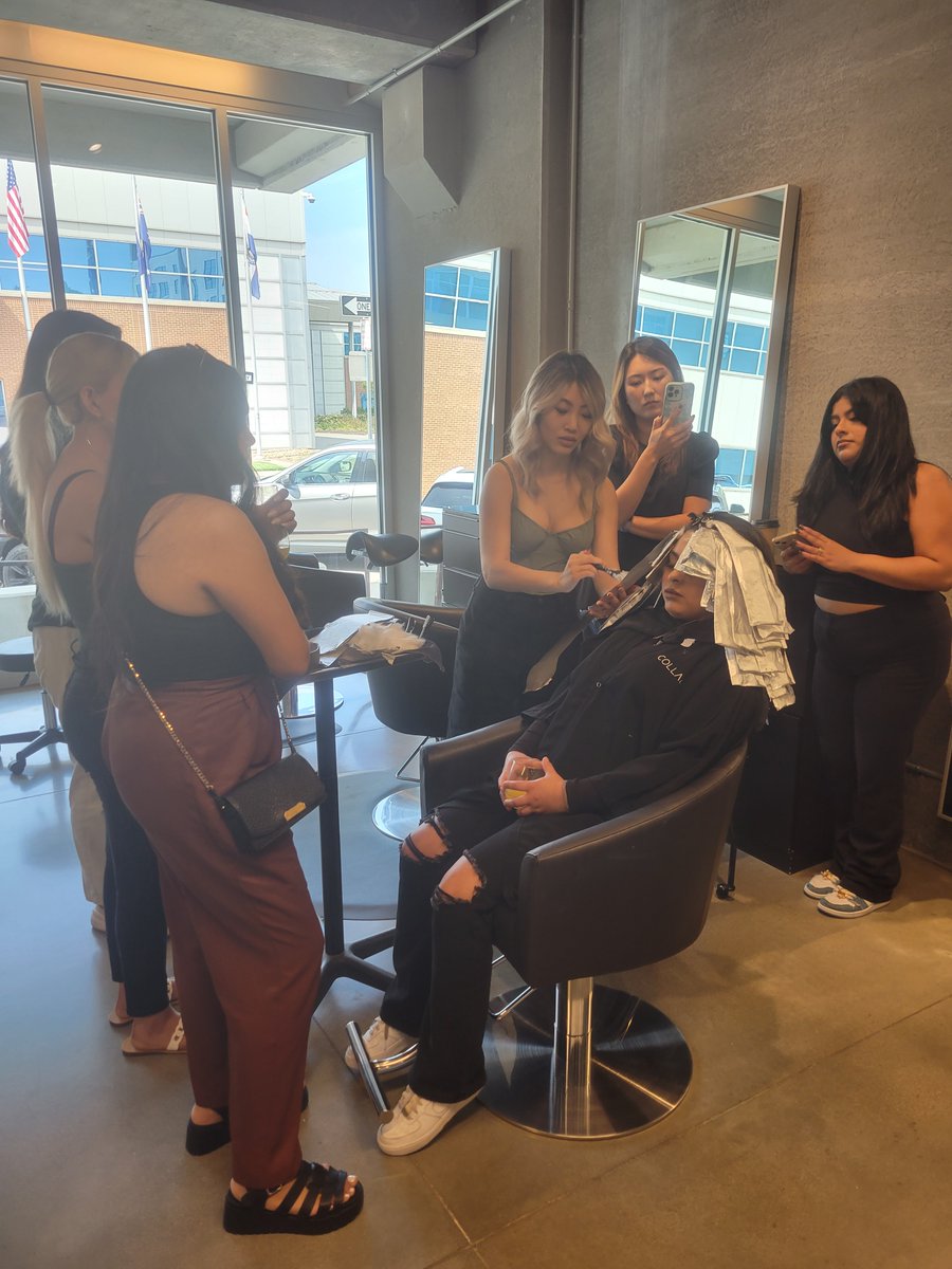 We’re still buzzing from last Sunday's event! The event covered dark-to-blonde, band challenges, blends, &amp; flawless styling. A day of learning and community. 

Thanks, Poshed family! Stay tuned for more hair magic! 💇‍♀️💫 #PoshedEvent #HairstylistCommunity