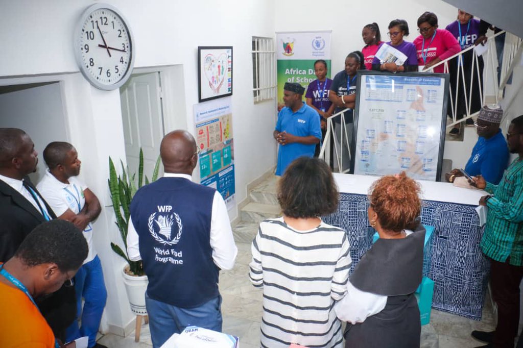 WFP_Cameroon's tweet photo. #Cameroon๐จ๐ฒ
A visit turned into a moment of sharing!๐ค๐
Staff of @WFP receive @SaraAdamkern, with a symbolic open day presentation covering programs, supply chain & the #Management services that enable the #LeaveNoOneBehind vision
#SolidaritySeason
#SavingLives
#ChangingLives https://t.co/HrYTEZP5ZM