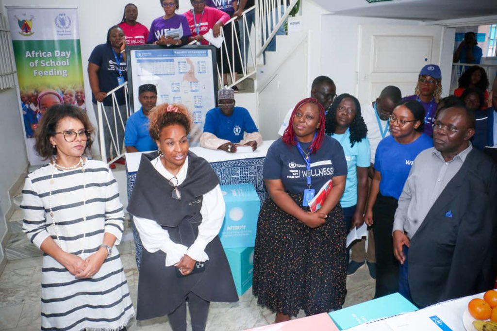 WFP_Cameroon's tweet photo. #Cameroon๐จ๐ฒ
A visit turned into a moment of sharing!๐ค๐
Staff of @WFP receive @SaraAdamkern, with a symbolic open day presentation covering programs, supply chain & the #Management services that enable the #LeaveNoOneBehind vision
#SolidaritySeason
#SavingLives
#ChangingLives https://t.co/HrYTEZP5ZM