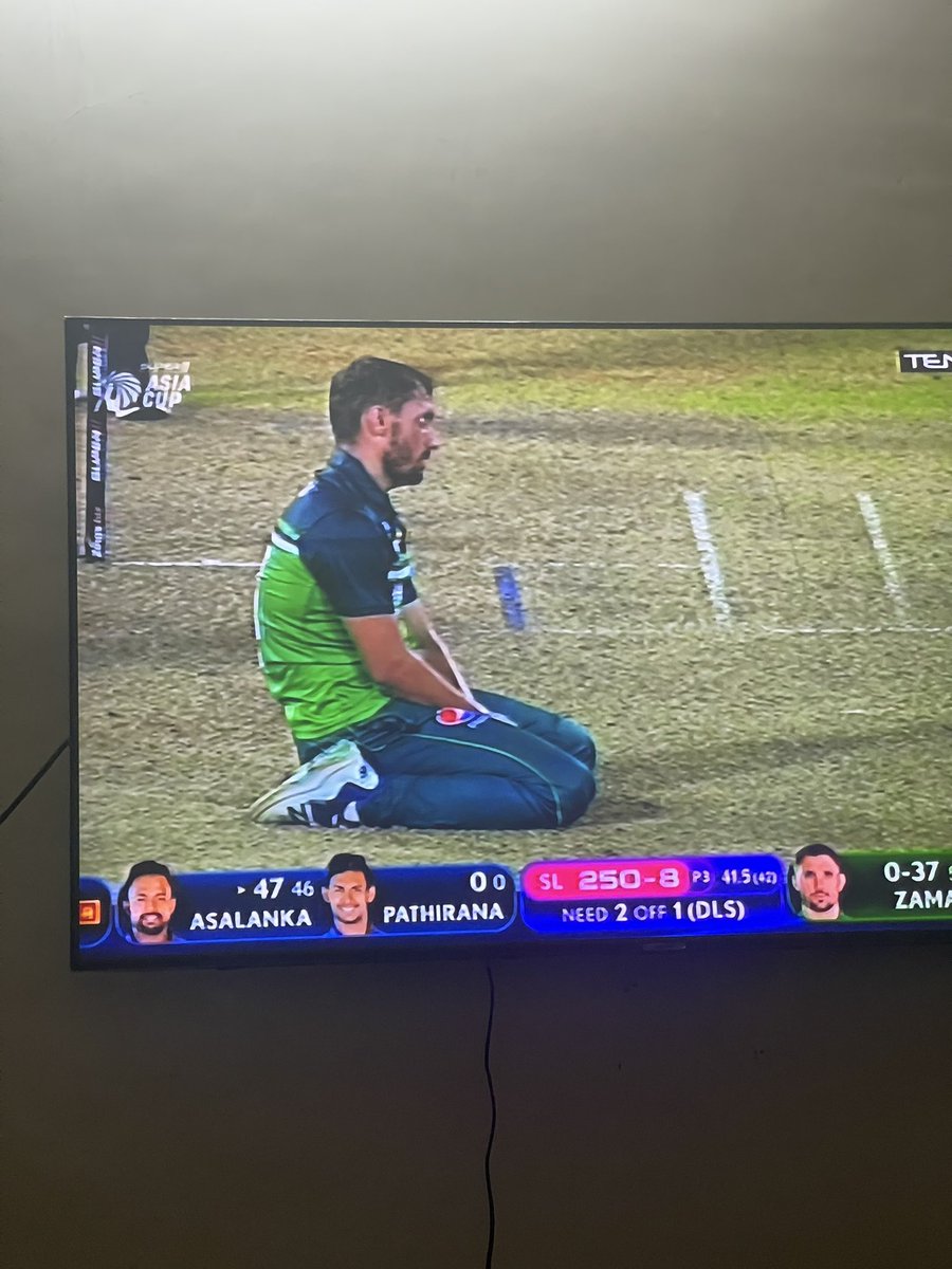 Shawal899's tweet photo. No matter who wins we are with you champ 😞
#SLvsPak #ZamanKhan https://t.co/BCFdyi7eEX