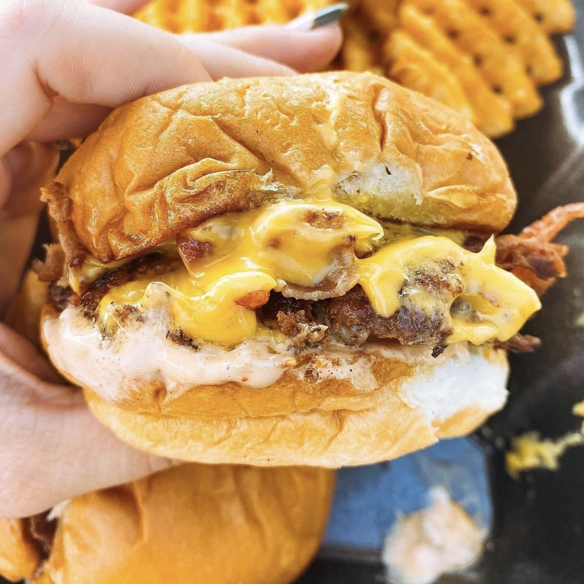 🍔-🍅🥬+🥓 = THE MOST PERFECT LIL SLIDER