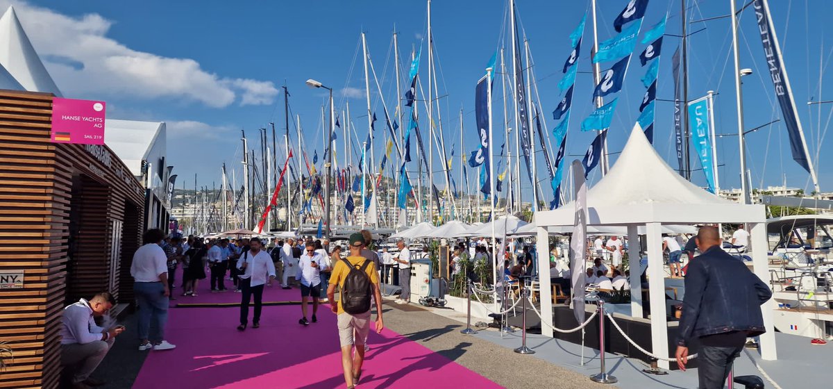 YachtExtension's tweet photo. #CannesYachtingFestival si riparte più carichi di sempre! Tantissimi incontri positivi con #PortofinoMarineServices 🚀

#AlexBarone #yachextension #vipisland #yacht #summer #france https://t.co/mdWcyFIc8u