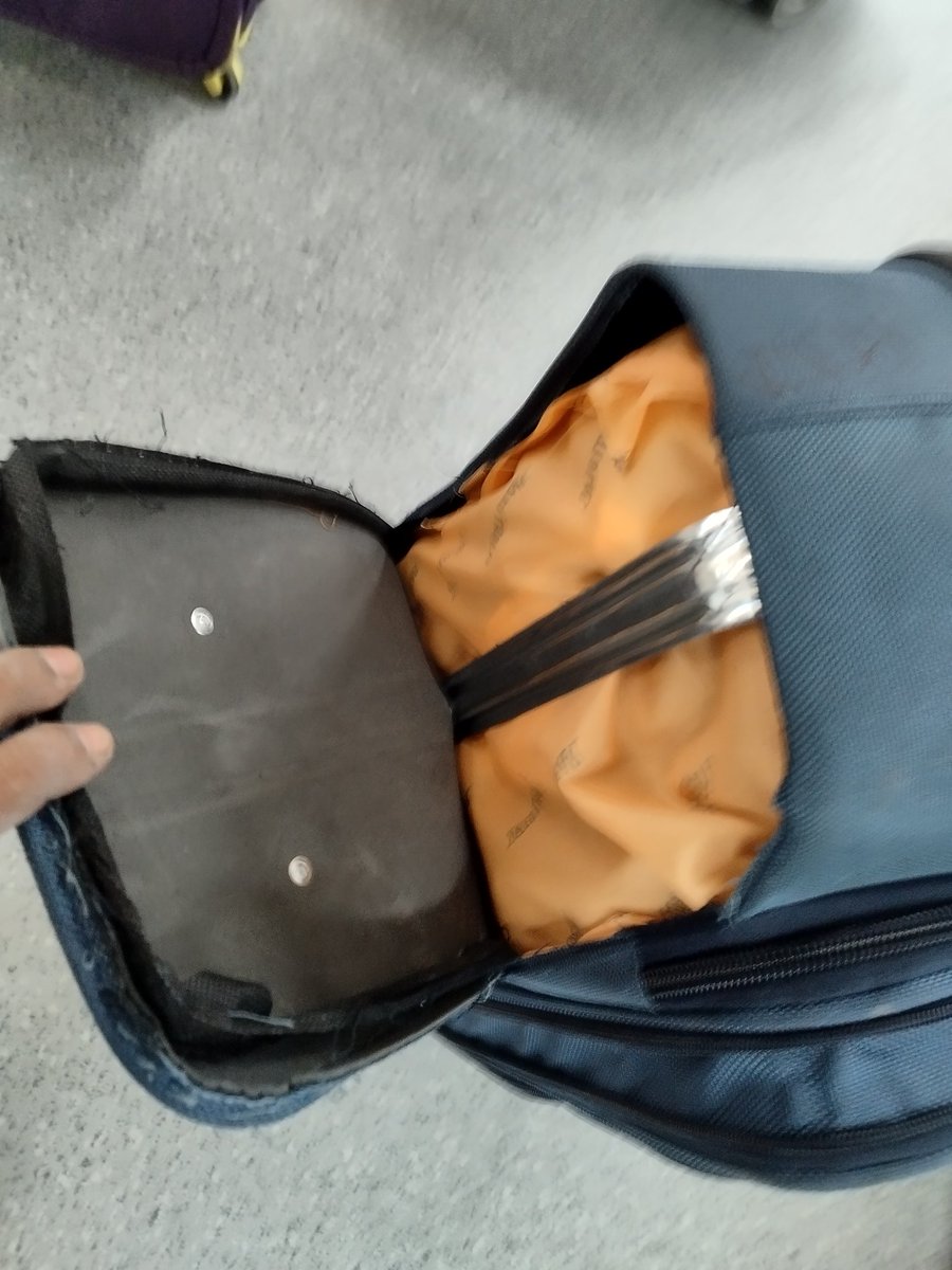 dildelhika's tweet photo. @airfrance bagage damage complaint refrence number DPR JFKAF61483. What is the status of my complaint with regard to my damage bagage. https://t.co/vDBBPIUEnr