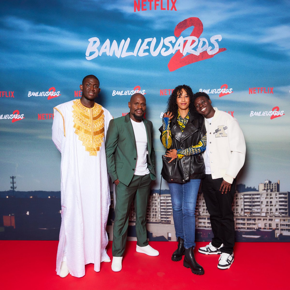 Ce soir, c’est l’avant-première de Banlieusards 2 en simultané à Paris ET à Dakar, où de superbes scènes ont été tournées pour le film.

Leïla Sy et Kery James ont d’ailleurs travaillé main dans la main avec une équipe 100% sénégalaise !