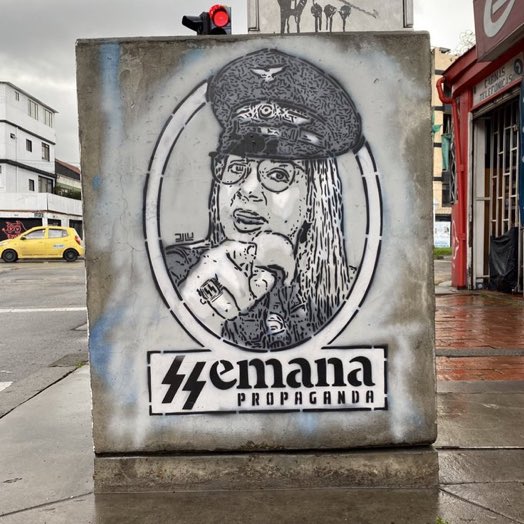 Cómo a <a href="/VickyDavilaH/">Vicky Dávila</a> le enoja esta foto, vamos a difundirla #SemanaPropaganda