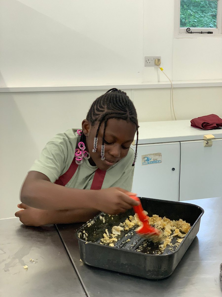 Group 2 spent their final afternoon picking apples and then extracting honey! #makingmemories <a href="/farmersforaweek/">Farms for City Children</a>