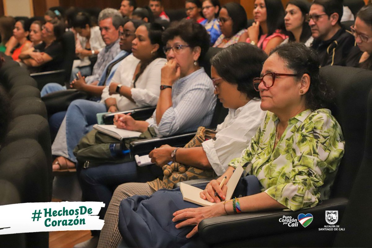 Educacion_Cali's tweet photo. ¡Por más bibliotecas escolares en las instituciones educativas oficiales!📚

#AEstaHora se desarrolla el Encuentro Interinstitucional de Bibliotecas Escolares: Ecosistemas creativos para el desarrollo curricular y cultura.🤸‍♀️📖

#HechosDeCorazón https://t.co/cbvl79TO2I