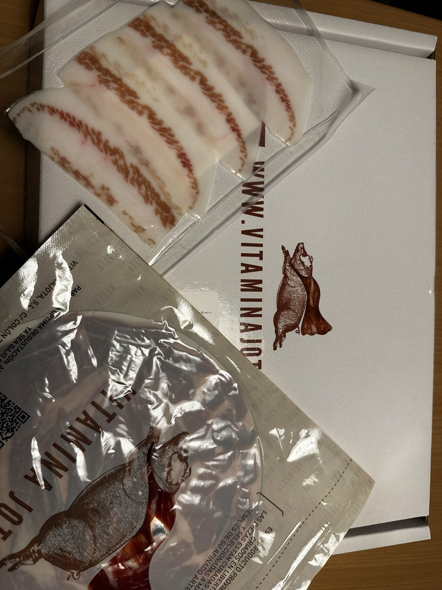 Rubinetti's tweet photo. @MaxiPortes Pues ya ha llegado !!
Gracias por el regalo !!! Probaremos esa papada casera que tiene una pintada tremenda 
La paleta  ….de muerte !!! 
Gracias !!! https://t.co/cqU60IzFln