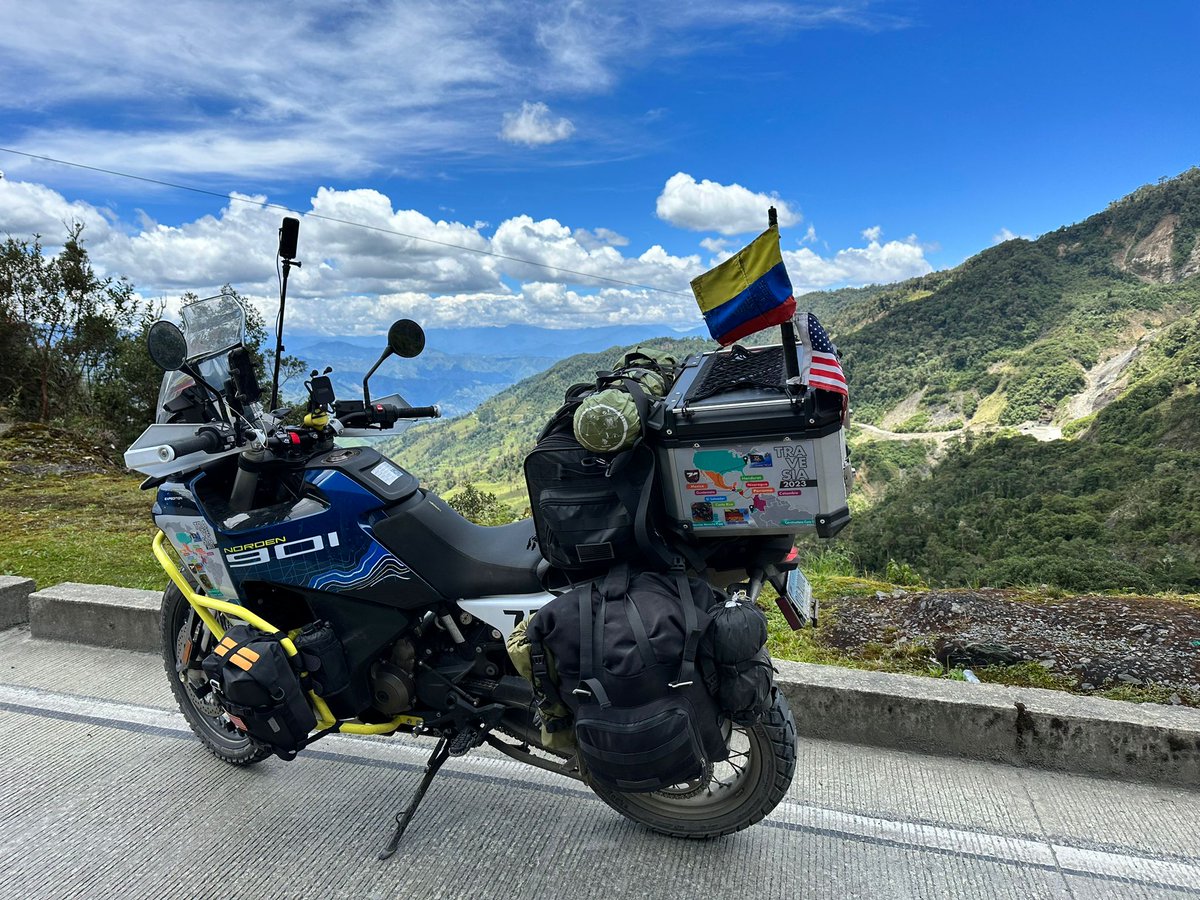 qu_marcelo's tweet photo. Que pena!! , con una acta se apoderan de un bien, SENAE (Carchi-rumichaca) de un ciudadano migrante qué retorna a Ecuador. Y que realizó una travesia desde EEUU A ECUADOR!!! Increible, como son enemigos del ecuatoriano un propio ecuatoriano. https://t.co/TiOcMiSinl