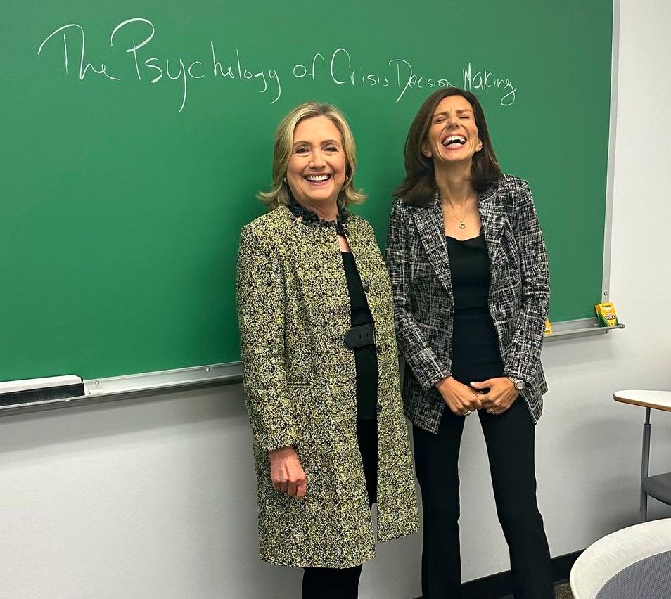HillaryPix's tweet photo. Lecture me ๐ฉ๐ผโ๐ซ @ColumbiaSIPA https://t.co/FiPET1ZY8I