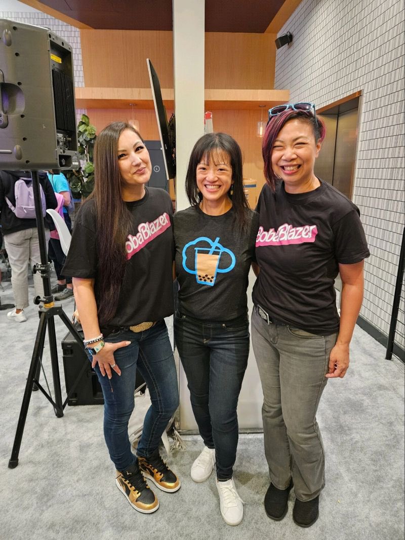 jenntothechen's tweet photo. With the brilliant and beautiful @sfdcKokua and @jenwlee
Don’t mix us up 😅 Someone thanked me for presenting at the admin keynote #wrongasian https://t.co/kRcGYlkIUd