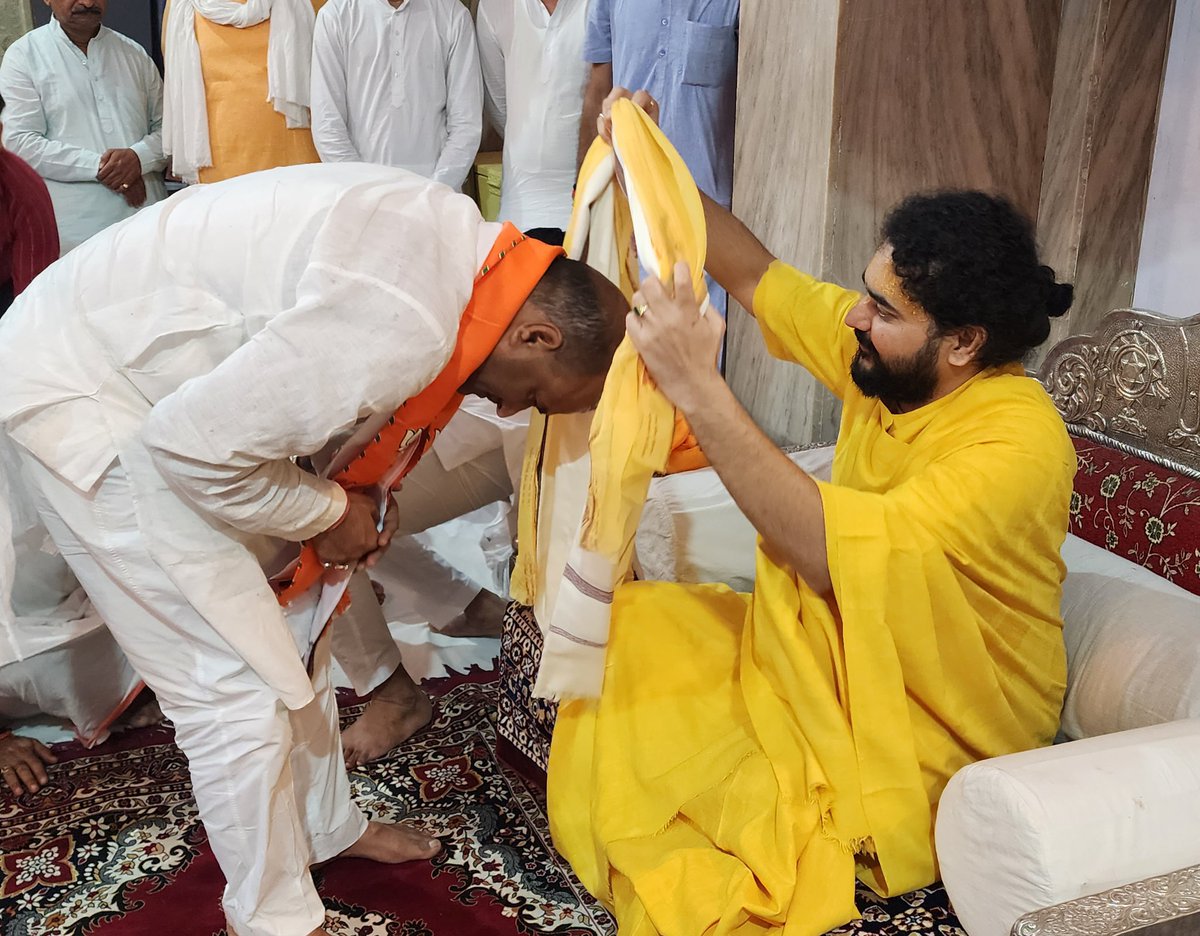 nimbarkachary's tweet photo. कुशल नेतृत्व परिपूर्ण कर्मनिष्ठ भाजपा प्रदेशाध्यक्ष श्री चन्द्रप्रकाश जी जोशी के श्रीनिम्बार्काचार्यपीठ आगमन पर शुभाशीर्वाद एवम् भगवान श्रीसर्वेश्वर  से आप के अभ्युदय व साफल्य की मंगल कामना। https://t.co/fe11ARmaM7
