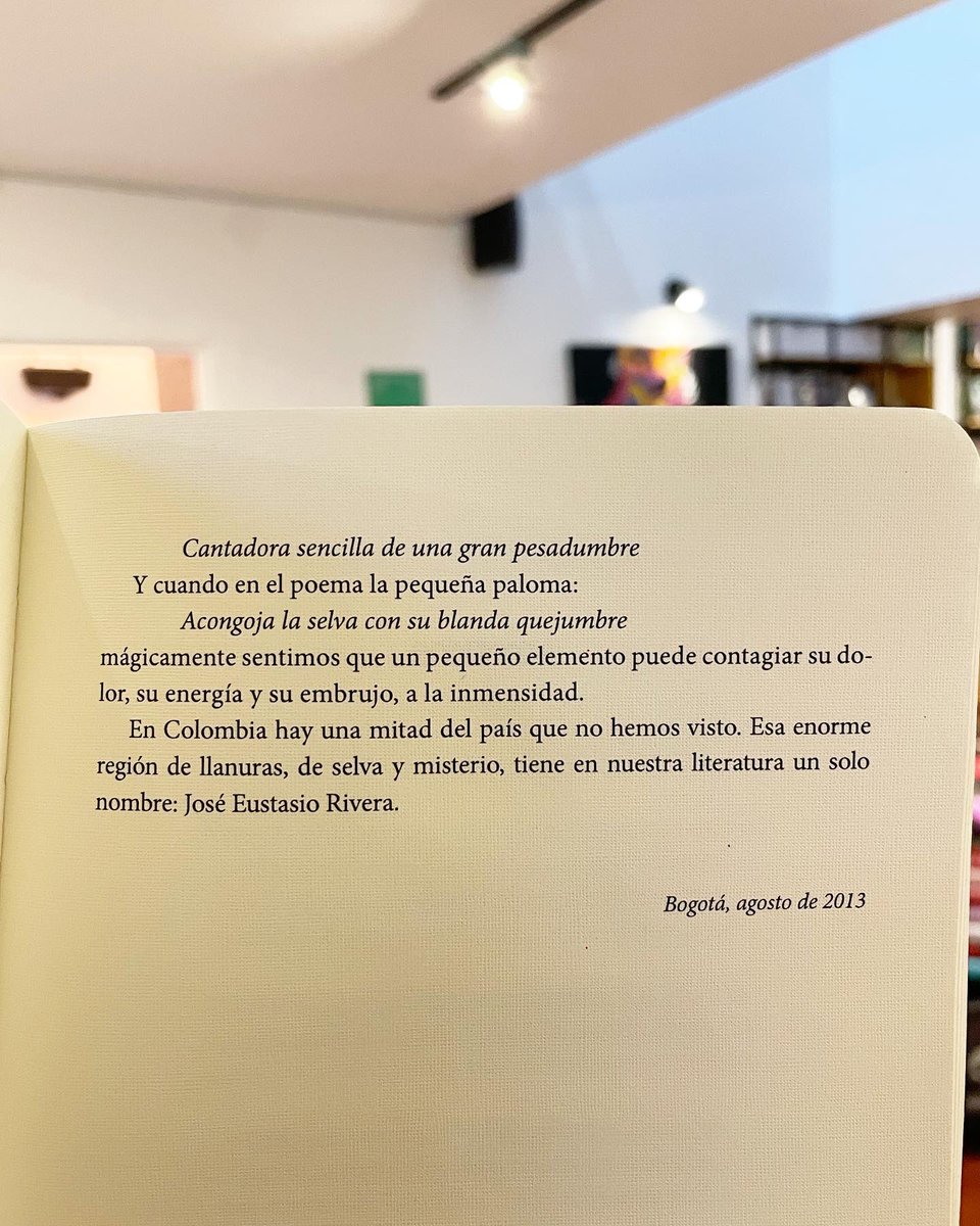 verbenalibreria's tweet photo. Necesaria esta frase del prólogo del libro “Tierra de promisión” editado por @frailejoneditores : “En Colombia hay una mitad del país que no hemos visto. Esa enorme región de llanuras, de selva y misterio, tiene en nuestra literatura un solo nombre: José Eustasio Rivera”. https://t.co/YoCeoBLLGT