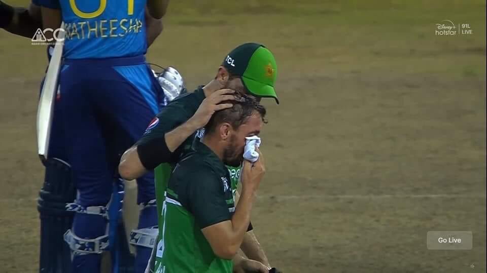 Ravians13's tweet photo. Zaman! I can understand your emotions but don’t worry my boy🥹🥹❤️🇵🇰 Those پنکھے  who will criticise you and Pakistan Cricket Team either do not play cricket themselves and if they do, they play cricket in which the bat owner bats first.(محلہ کرکٹ)
I am proud of you my team🇵🇰😊 https://t.co/k08TNnhIkl