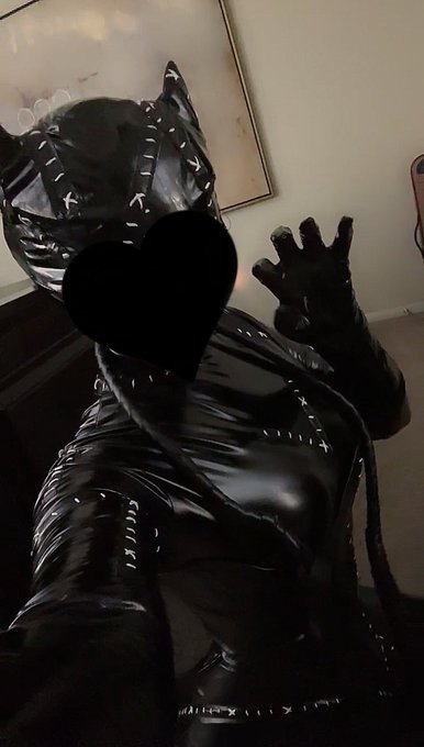 1 pic. would you be my partner in crime?? https://t.co/X1038szsbK