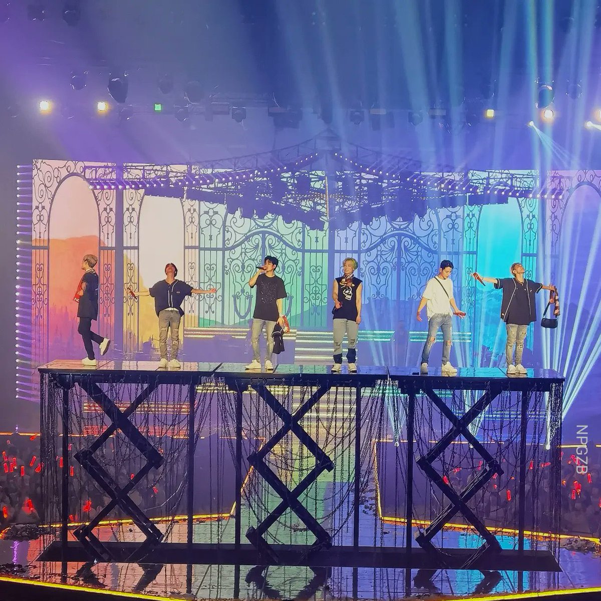 iKONICS being the red and iKON members being the remaining colors of the rainbow to make it complete 🌈 so beautiful ♥️

2920 DAYS WITH iKON
#WITHiKONF8REVER
#iKON #아이콘 <a href="/iKONIC_143/">iKON GLOBAL iKONIC</a> 
#iKONIC과_iKON_8주년_우리의PANORAMA