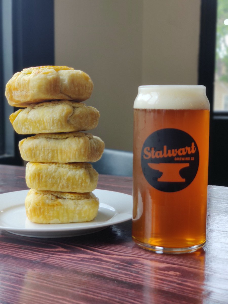 EXTRA EXTRA: Hot handmade @piearesquaredfoodco pies and a pint for $14 🤟 

Bad Moon steak and mushroom
Taxman chicken and leek
Dr. Feelgood tourtière (comme ta grande-mère a fait.)

Available all day, every day!

#comegetsome #CarletonPlace
#oncraftbeer #613beer #pie